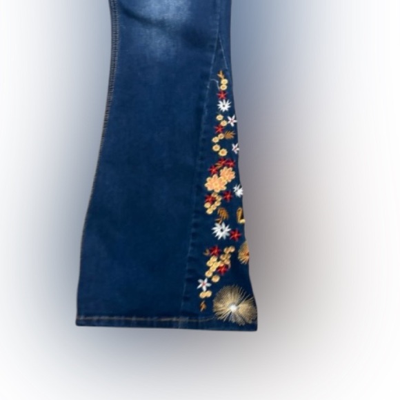 NWT BAMBOO Blue Flare Jeans with Intricate Embroidered Flowers Hearts - Picture 3 of 11